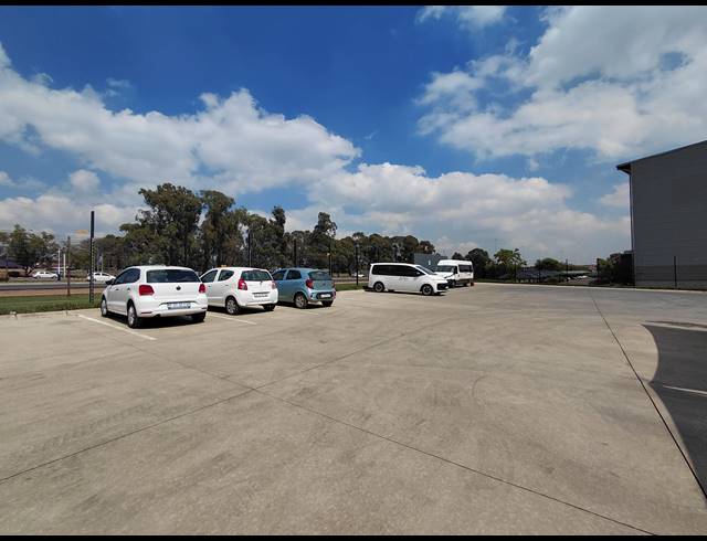 4,315M² WAREHOUSE TO LET IN POMONA